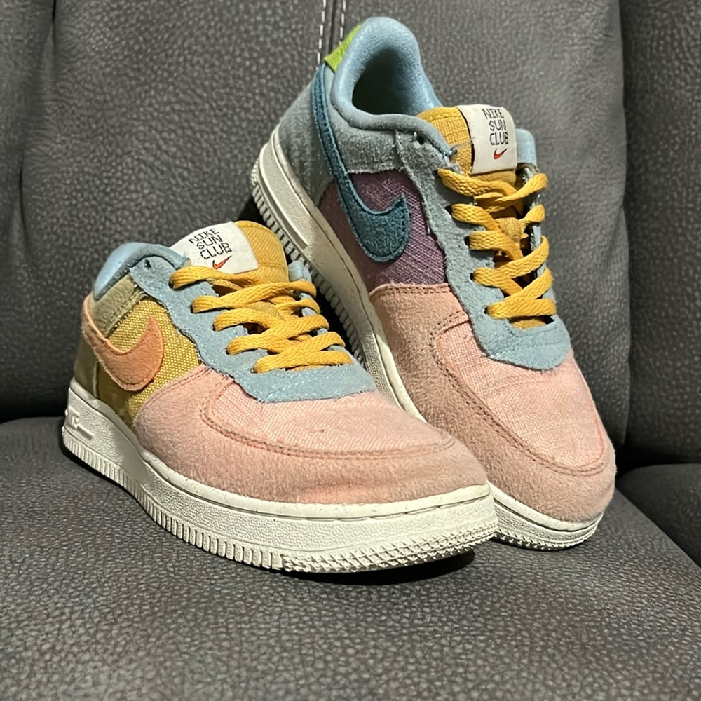Nike Air Force 1 Low '07 LV8
Next Nature Sun Club (GS)